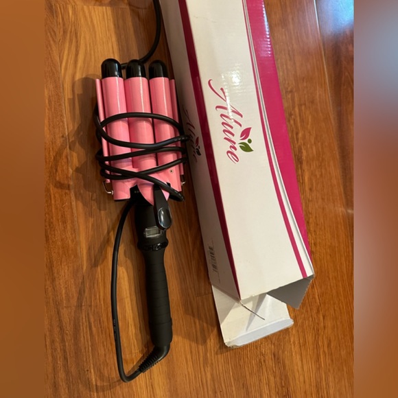 New Alure 3 barrel curling iron wand with temp display. - Picture 3 of 4